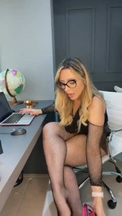 anyone knows who she is or her id?!