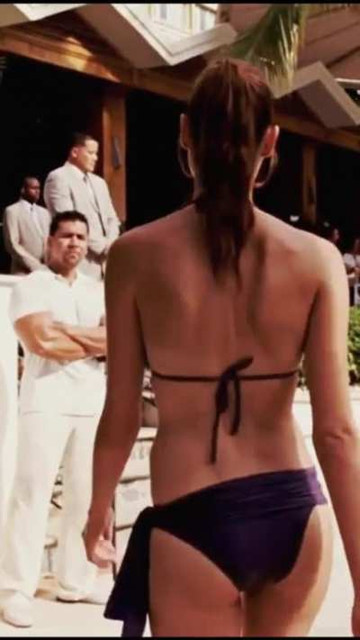 distracts security in Fast &amp;amp; Furious 5, 2011