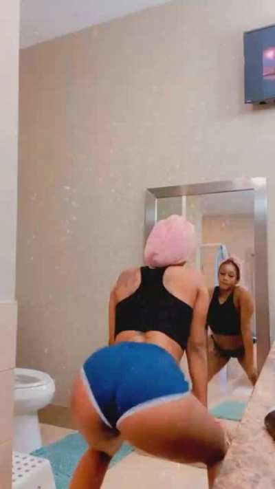 Live from early. just a lil twerking, that&rsquo;s it