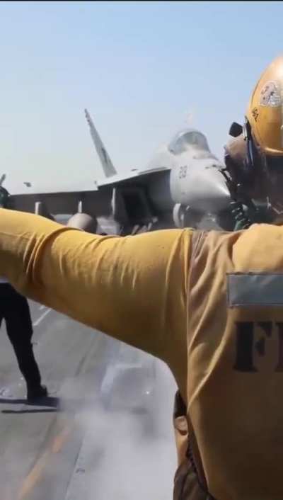 F-35C & F/A-18 Takeoff