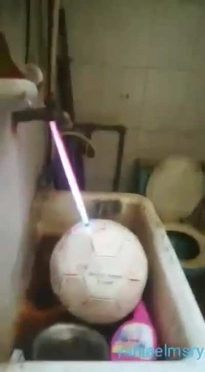 como mrda el bal&oacute;n tiene fuego adentro de el?