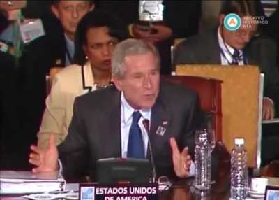 En el 2005 George Bush (h) trataba de explicarle a Néstor Kirchner los beneficios de unirse al ALCA y tener una economía abierta y competitiva, no funcionó.