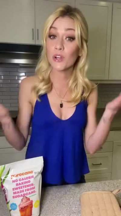 Kat sending kisses