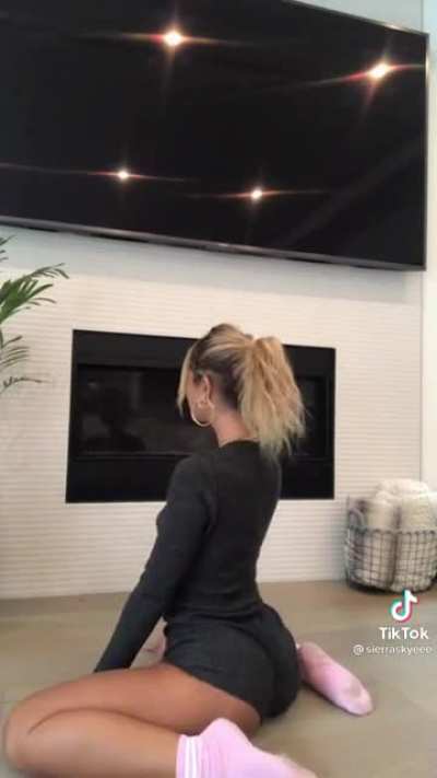 Love the talent of that ass!!