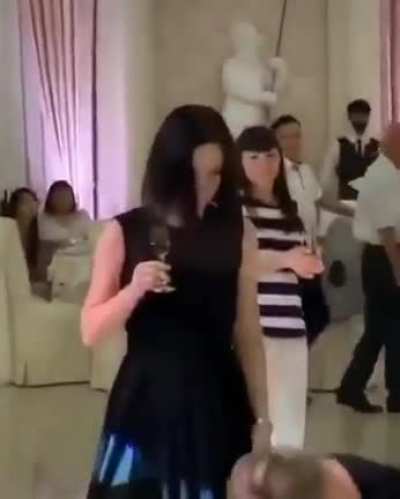 Она и не торопится