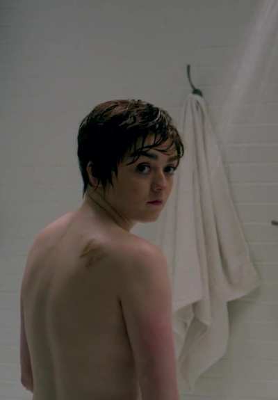 Looks like Maisie Williams cleaning her bush down