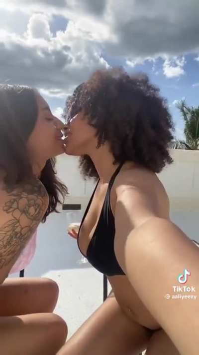 @aaliyeezy