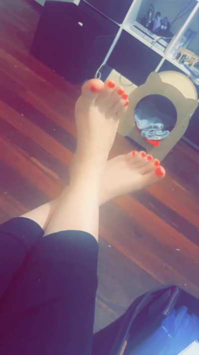 Who likes red toes?