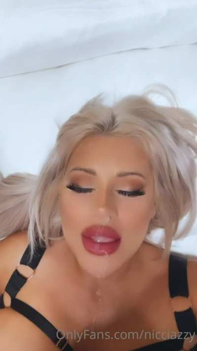 Nicci Azzy