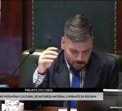 Cesar Maia apareceu cagando numa vota&ccedil;&atilde;o online da C&acirc;mara de Vereadores do Rio | Ele &eacute; ex-prefeito da cidade e hoje vereador