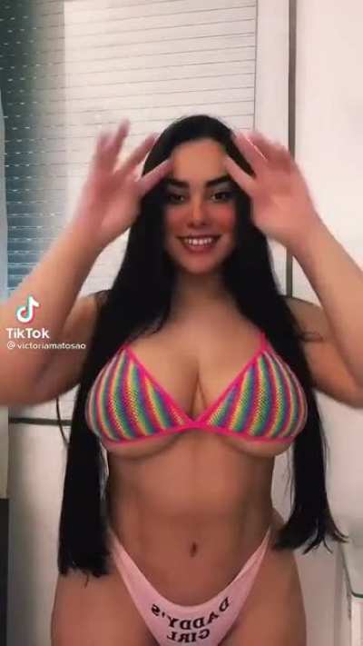 @victoriamatosao Just check her videos, you won't be disappointed