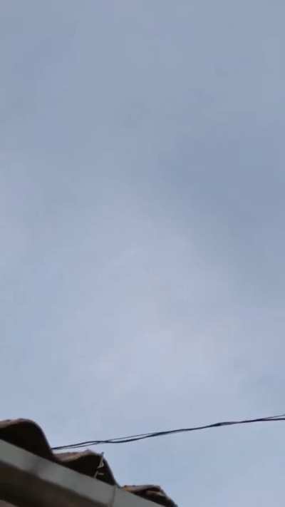 Ukrainian F-16 intercepts aerial target at close range, published 1st May 2025