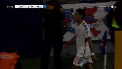 Brenner touches it past his defender, runs behind the defense, and beats the keeper for an impressive goal | FC Cincinnati [3] - 0 CF Montr&eacute;al 88'