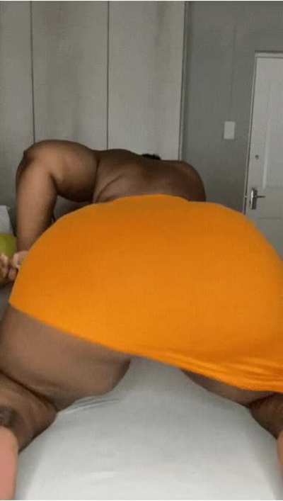 Wanna lift up my skirt