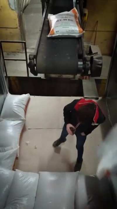 O sobrenome dele: eficiência. Sem parar de tomar café.