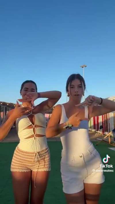 Como se tiene que mover &Aacute;ngela encima de una polla 🤤🍑