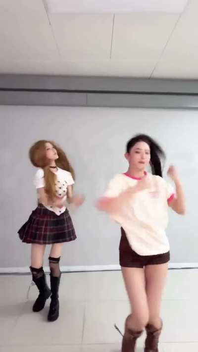 260215 Red Velvet TikTok Update with Seulgi ft. Hearts2Hearts Yuha