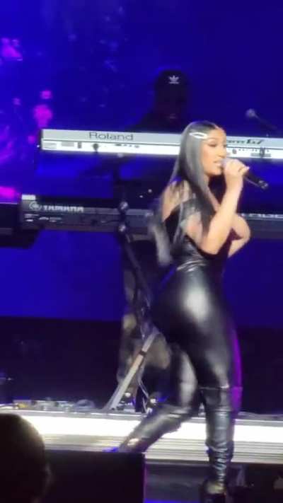 Queen Naija 