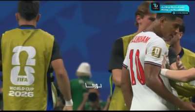 Jude Bellingham slaps Barco on the back of the head