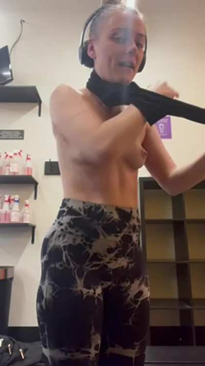 Got dare to walk out of my gym TOPLESS. How&rsquo;d I do?