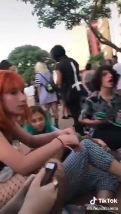 Vim de uma ra&ccedil;a rob&ocirc; absoluta pergunta quer q eu extermine a ra&ccedil;&atilde;o humana por completo