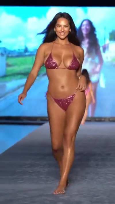 Christen Harper&rsquo;s bouncy runway walk