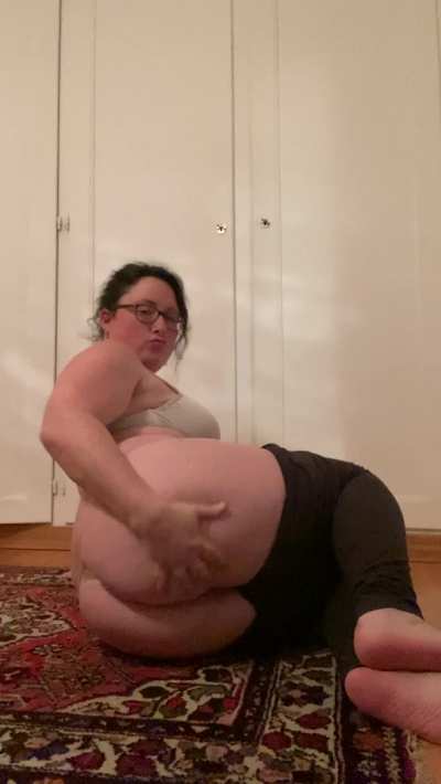 Would love to bounce my booty on you