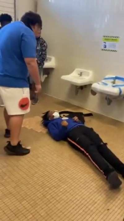 Guy squares up with 200 lb Samoan with a mullet