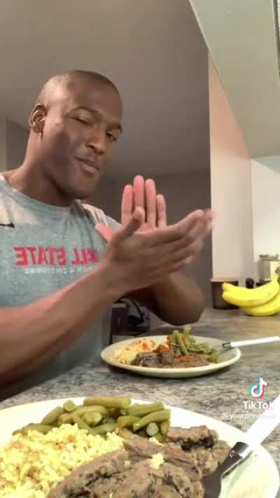 Man simulates dinner with dad for kids who don&rsquo;t have one