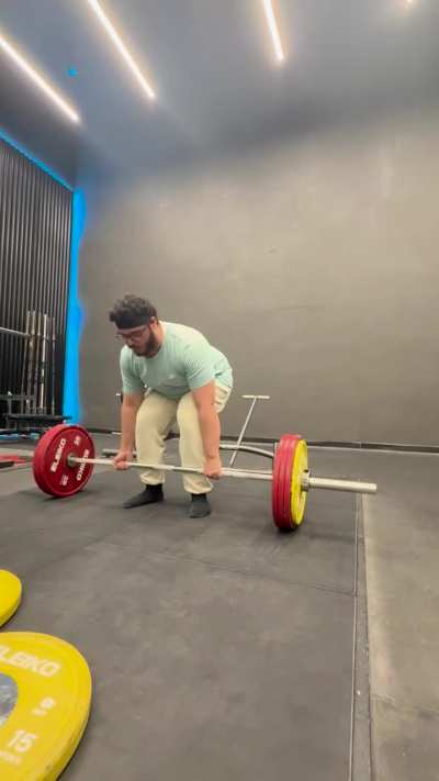 Updated deadlift form with the same weight (200kg). Does this look better than my previous post?