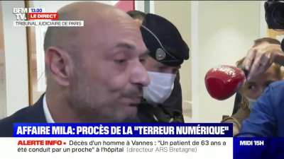 Menac&eacute;e de se faire violer, d&eacute;couper, ligoter, &eacute;carteler, lapider et d&eacute;capiter avec des images et des photomontages de sa t&ecirc;te sanguinolente, Mila a re&ccedil;u plus de 100.000 menaces de mort, de violences et d'insultes &agrave; son encontre depuis 2020.