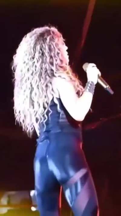 Ramazan &ouml;zel Shakira nın m&uuml;kemm g&ouml;t&uuml; (pike g&ouml;rmeden izleyin)