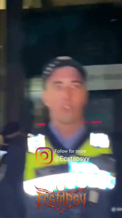 Cops on E ?😂