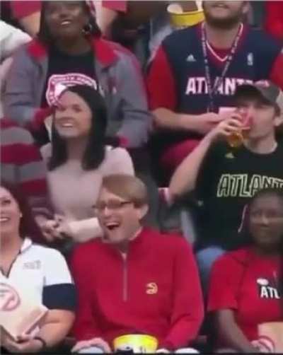 Perfectly normal Kiss cam Footage
