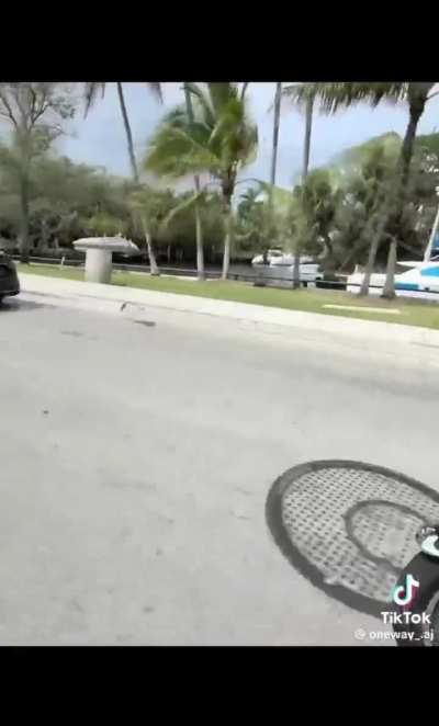SurRon rider Insane Police Chase in Florida🏍️