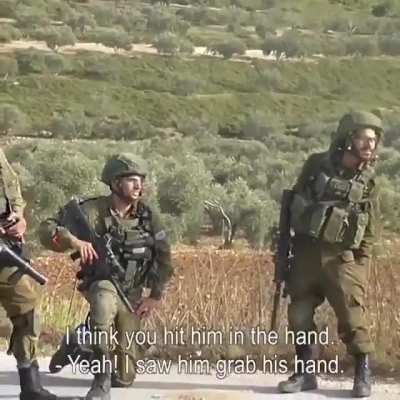 Israeli forces respond to Palestinian children throwing stones