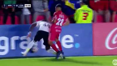 Argentinos Juniors x Corinthians | Cart&atilde;o vermelho - Raul Gustavo 59'