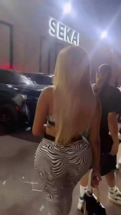 badbitch walk