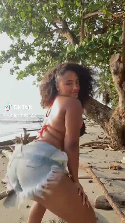 Booty shorts twerk