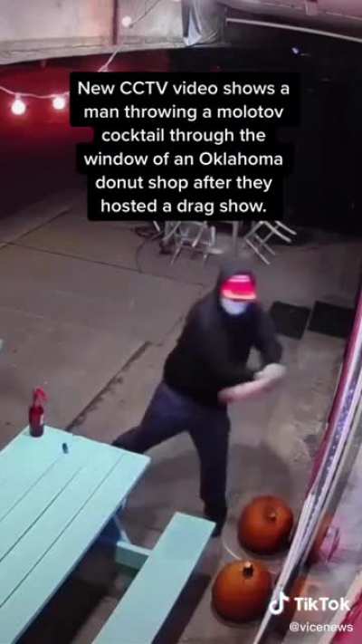 Man firebombs donut shop that hosted drag show