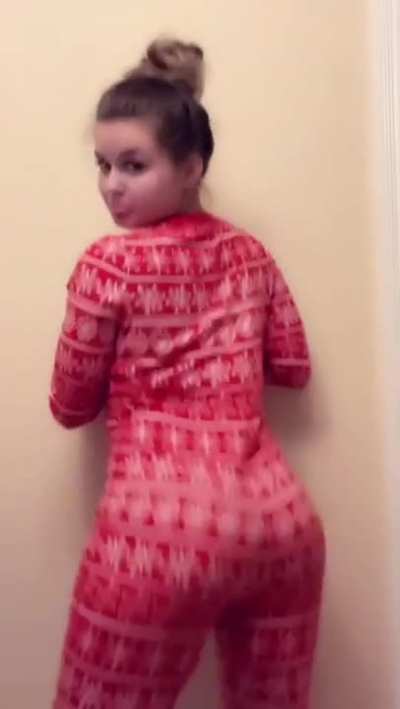 White girl twerking