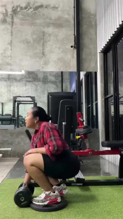 This Asian woman is immaculate. I wish she didn't switch up on us. 😮&zwj;💨