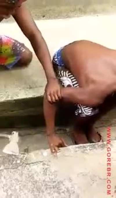 S&oacute; dois dedo t&aacute; safe