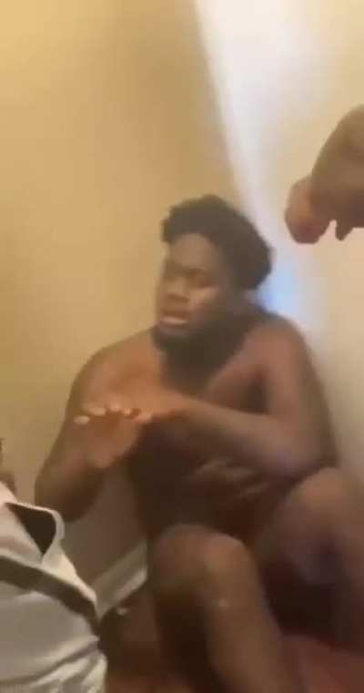 why y&rsquo;all keep recording guys naked This some battymon shit they caught a scammer lacking