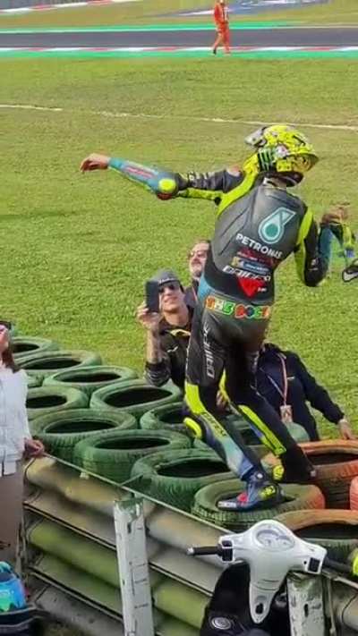 Vale greets his fans - another angle!