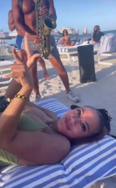 Ros being serenaded - IG 03-07-2026