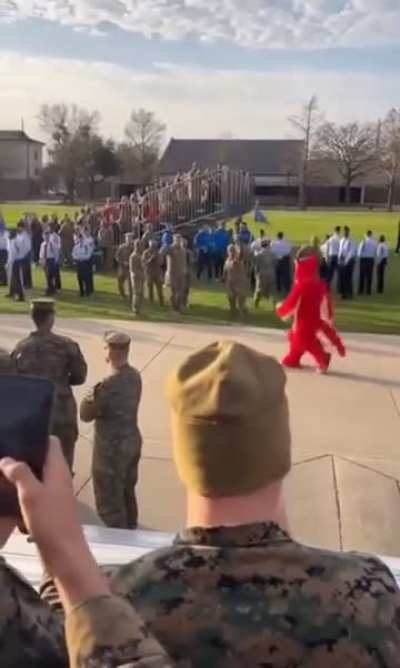 Furry🇺🇸irl