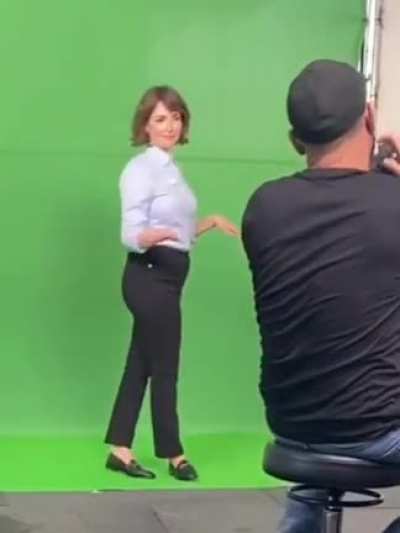 Milana Vayntrub (AT&amp;amp;T)