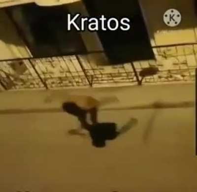 "GAROTO! Traga as minhas armas que a PM ta batendo aqui!