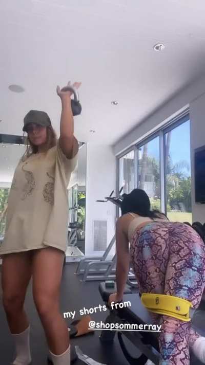 Love her fat ass